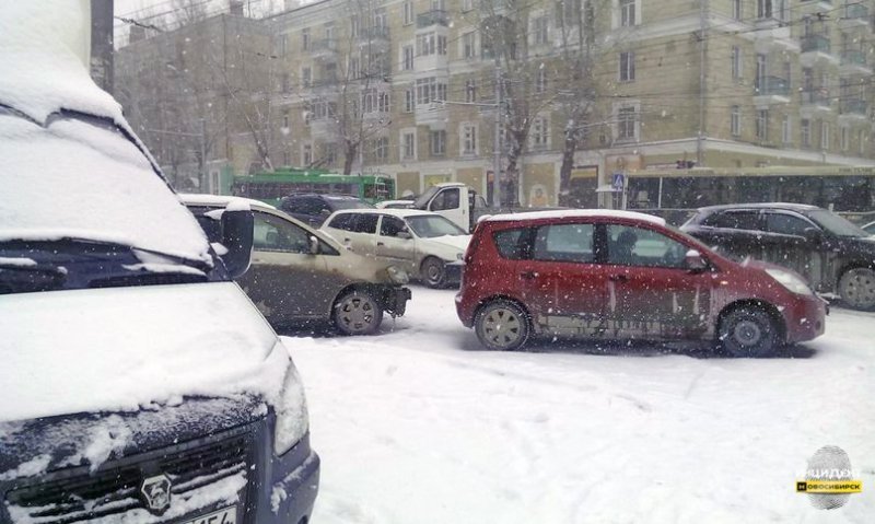Снегопад в три раза увеличил число ДТП в Новосибирске